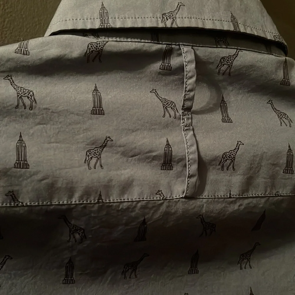 BANANA REPUBLIC Button Down Shirt. Size Small
